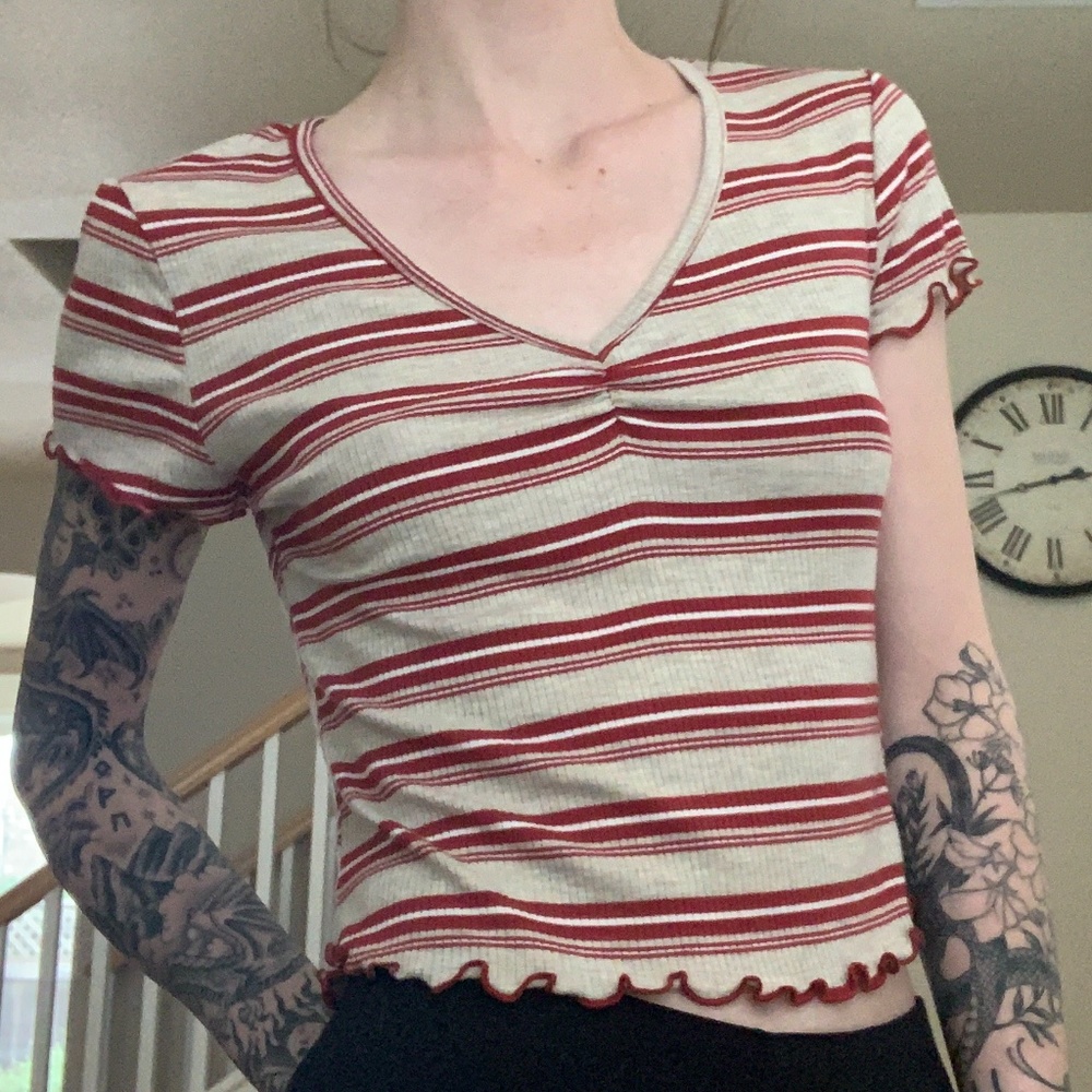Striped Crop Top V Neck Tee - Red & Tan